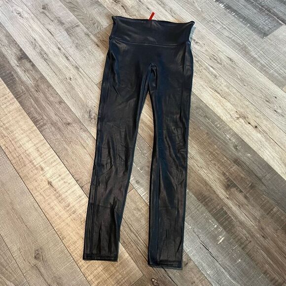 SPANX Faux Leather Leggings size m - Picture 1 of 9